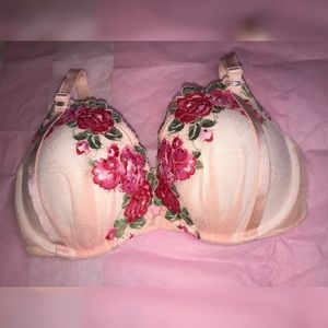 Victoria’s Secret Bra Plunge embroidered 34DD